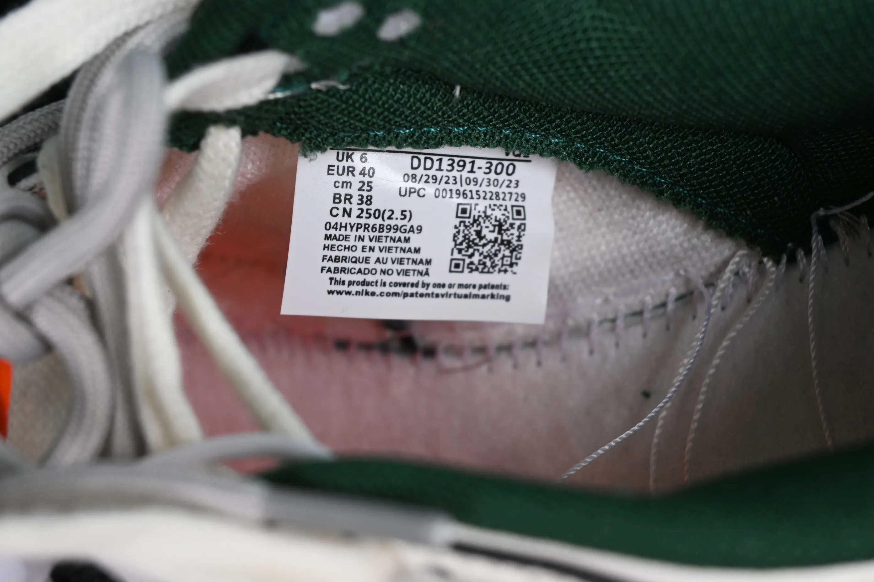 All Categories Nk SB Dunk Series Nk SB Dunk Low Low-top sneakers CS version Nk Dunk Low "Miami Hurricanes" Space Exploration Star Trek Customized version of deconstructed straps retro distressed low-top sneakers DD1391-300